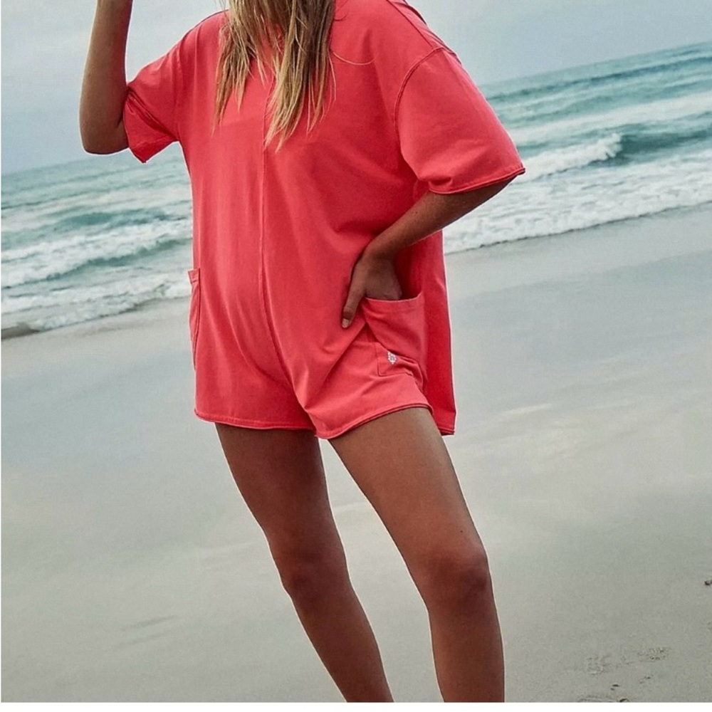 Free people hot shot tee size medium NWOT